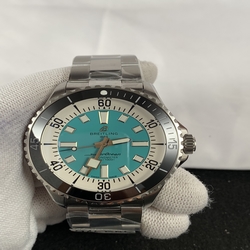 Breitling Men Superocean A17376211L2A1